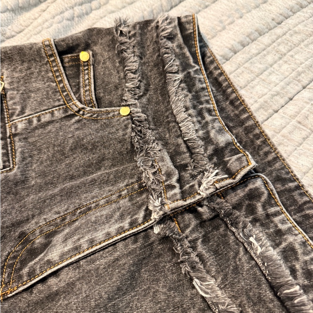A Black Denim Women Shorts - Picture 6 of 6